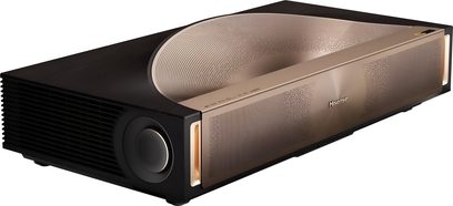 Videoprojektor Hisense L9Q v černé a bronzové barvě, kovový mřížkový přední panel, zakřivený horní otvor, pohled z 3/4 zepředu zleva