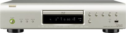 Denon DBP-2012UD Blu-ray-afspiller, sølvfarvet front, blåt display, sorte knapper og stik, set forfra