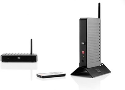 JBL WEM-1 sort trådløs sender og sort Wi-Fi-router, set forfra og fra siden, på hvid baggrund