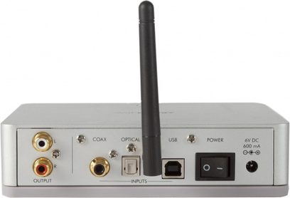 Arcam RDac trådløs DAC-konverter i grå metallic, set forfra, med audio-stik og sort Wi-Fi-antenne