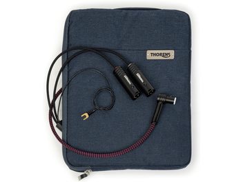 Thorens PhonoConnect PHC 150 phono-kabel DIN-XLR 1,5 m met zwart-bordeaux gevlochten mantel, zwarte metalen connectoren en aardingsklem, bovenaanzicht