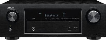Denon AVR-X520BT sort hjemmebiografsforstærker, frontvisning, blå "Bluetooth"-display, knapper og stik på forsiden