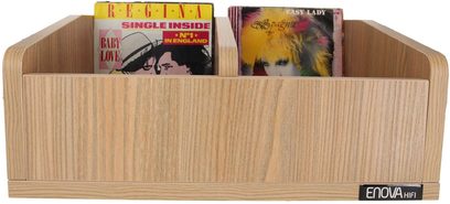 vista frontale con dischi in vinile