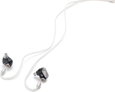 To svarte Astell&Kern Pathfinder in-ear hodetelefoner med gjennomsiktige øreplugger, koblet sammen med en hvit kabel