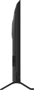 Vista lateral de un televisor de alta definición Panasonic TV-55W95BEG negro, carcasa de plástico texturizado, perfil delgado, pie en V invertida de metal negro y panel de conexiones integrado