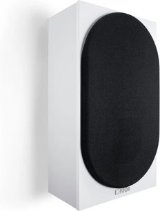 Wandluidspreker Canton GLE 10 S2 matwit met grote zwarte ovale frontgrille in driekwartaanzicht