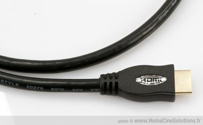 Sort Essential HDMI-kabel 1 m fra H C S, guldbelagt stik, fleksibel rund kappe, nærbillede af en ende