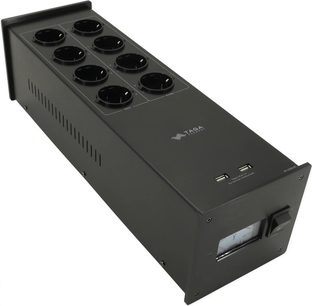 Taga Harmony PF-1000LPS sort, set fra en vinkel, 8 runde stik, 2 USB-porte, afbryder, voltmeter, rektangulært kabinet