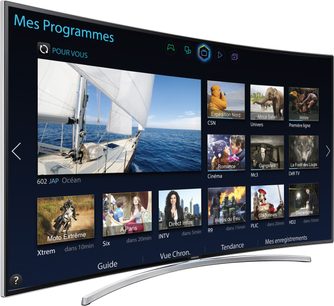 Buet Samsung UE48H8000-tv, der viser en programoversigt med kanalminiaturer og programoversigter på sort baggrund
