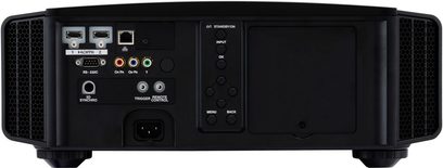 JVC DLA-X500RBE sort videoprojektor, frontvisning, sort front med knapper og stik, sideventilationsgitre