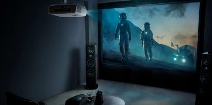 W2710 tilbyder filmiske vidundere i ethvert rum med ±10% lodret objektivskift, en kraftig kort brændvidde og en stor 1,3X zoom til problemfri installation.