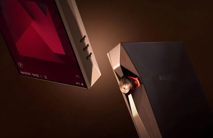 Lettore audio A&ultima nero, schermo touch rosso e manopola del volume in metallo, vista anteriore e posteriore
