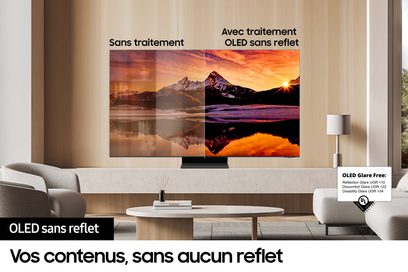 Samsung højdefinitions-tv F-TQ77S95D-BF, rektangulær skærm, set forfra, delt billede, beige væg, hvid lampe, grå sofa, rundt sofabord, bog