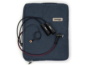 Kabel Thorens PhonoConnect PHC 150 DIN-XLR 1,5 m s černým a vínovým opleteným pláštěm, černými kovovými konektory a zemnící svorkou, pohled shora
