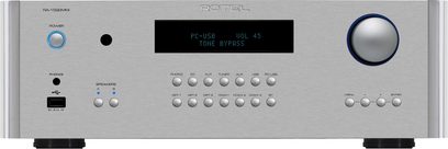 Amplificatore hi-fi integrato stereo Rotel RA-1592 MKII argento, vista frontale, manopola del volume a destra, schermo centrale, pulsanti in basso