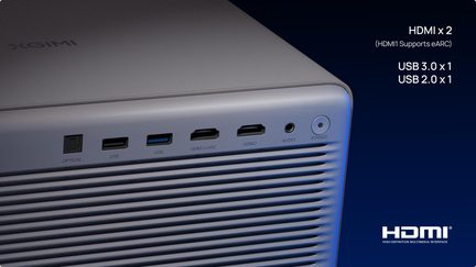 Graues Gehäuse aus mattem Kunststoff, Rückansicht mit Optical-, USB 2.0/3.0-, HDMI eARC- und HDMI2-Ports, Audio, Power-Taste, Lüftergitter