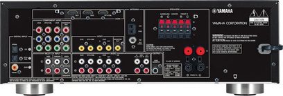 Yamaha AV3105 sort hjemmebiografsystem, set forfra, med audio/video-stik, knapper og digitalt display
