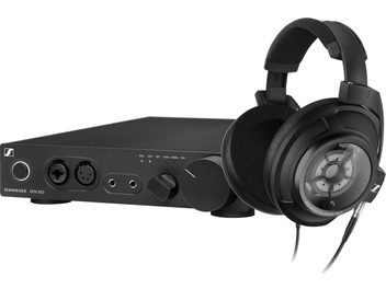 Cuffie chiuse Sennheiser HD820 con trasduttori visibili e amplificatore per cuffie HDV820, vista a tre quarti