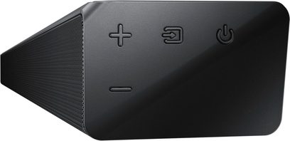 Samsung HW-R530 sort soundbar, set oppefra, med fremhævede kontrolknapper: tænd/sluk, tilbage og frem