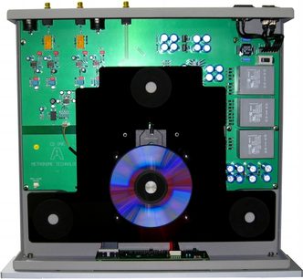 CD přehrávač Metronome Technologie CD One Tubes USB, pohled zepředu, otevřený kryt odhalující vnitřní zelené a modré elektronické součástky