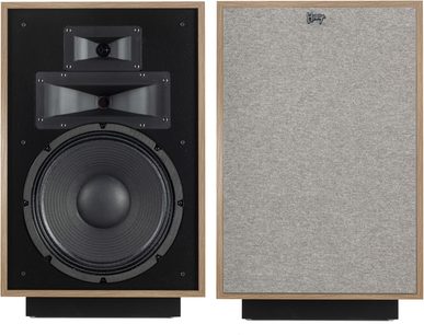 Par af Klipsch Heresy IV højttalere i rød eg, den ene nøgen med horn og woofer, den anden med grå grille