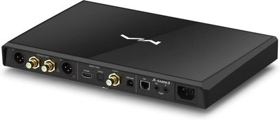 Matrix Audio X‑SABRE 3 netværksafspiller i sort børstet aluminium, trekvart bagfra, fladt kabinet med hvidt logo på toppen, forgyldte XLR- og RCA-udgange, HDMI-, optisk-, USB- og LAN-porte samt strømstik
