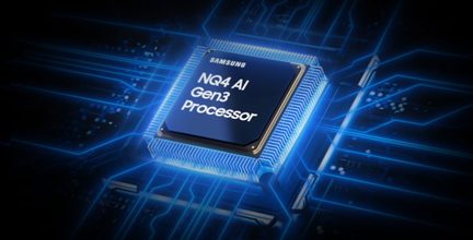 Processore quadrato nero lucido in plastica e metallo, iscrizione bianca «NQ4 AI Gen3 Processor» sulla parte superiore, bordo argentato, vista a tre quarti dall’alto, circondato da tracciati di circuito stampato blu neon