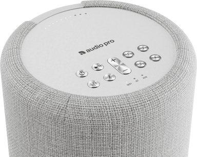 Vaaleanharmaa Audio Pro A10 MkII W -älykaiutin, sylinterimäinen ja punospintainen, säätimet päällä