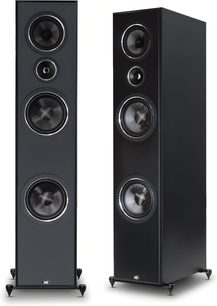 Due casse acustiche a colonna PSB Imagine T65 nere, tre woofer con membrane tessute, tweeter centrale, basi a punte