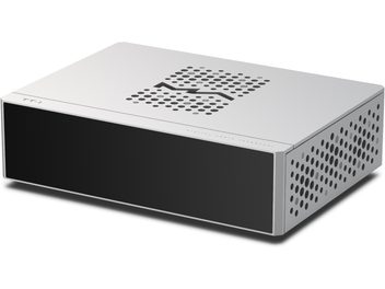 Ψηφιακό μεταφορικό Matrix Audio TT‑1 από ματ ασημί αλουμίνιο, λεία μαύρη μπροστινή όψη, μοτίβο αερισμού σε σχήμα S στην επάνω πλευρά, διάτρητες πλαϊνές γρίλιες, τρισδιάστατη μπροστινή όψη