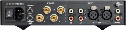 Bagsiden af en sort Nuprime IA-9X stereo hi-fi forstærker med audio ind- og udgange, trigger og højttalertilslutninger