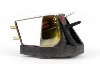 Gramofon Rega Nd7, widok z boku, czarna obudowa, złote elementy metalowe, srebrna igła, tylne złącza