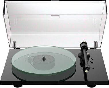 Gramofon hi-fi Pro-Ject T2 W czarny lakierowany z przezroczystym szklanym talerzem, czarnym ramieniem odczytu oraz otwartą przezroczystą plastikową pokrywą