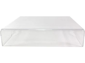 Capot transparent rectangulaire en acrylique pour platine vinyle, vu de face en légère plongée, posé sur une surface blanche