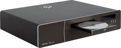 Roksan K3 CD Opium CD-mängija, eestvaade, tume puiduviimistlus, harjatud alumiiniumfassaad, integreeritud CD-sahtli ja ekraaniga