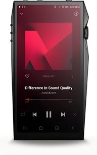 Vista frontale del lettore audiofilo Astell&Kern SP4000 nero in alluminio, corpo angolare con ampio schermo touch che occupa la parte frontale e rotella del volume zigrinata sul lato destro