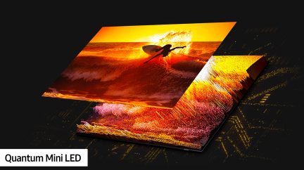 Mini LED Quantum displej s obrázkem surfaře na vlně při západu slunce v živých a kontrastních barvách
