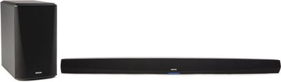 Rektangulær, langstrakt mat sort Denon DHT-S516H soundbar og rektangulær mat sort baskabin set forfra
