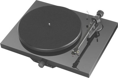 Hi-fi Pro-Ject Juke Box sort pladespiller, mat pladeplade på blankt chassis, tonarm, cylindriske fødder