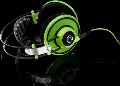 Atviro tipo AKG Q 701 žalios ir juodos ausinės, pamuštas galvos lankelis ir ausų pagalvėlės, metalinės grotelės ant ausų gaubtelių