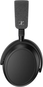 Sennheiser Momentum 4 Wireless hovedtelefoner i sort, set fra venstre profil, polstret hovedbøjle, lukkede runde ørekopper