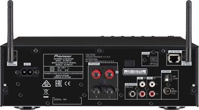 Sort Pioneer X-HM72D-K mini hi-fi-anlæg, set forfra, med cd-afspiller, USB-porte og lydindgange på forsiden