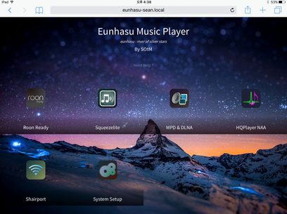 Snímek obrazovky aplikace „Eunhasu Music Player“ zobrazující ikony na pozadí s obrázkem zasněžených hor při západu slunce