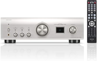Denon PMA-1700NE sølv hi-fi stereoanlegg, frontvisning, sølvfarget frontpanel med knapper, rattkontroller og digitalt display