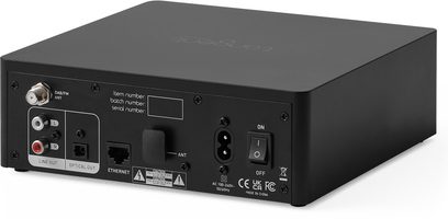 Czarna metalowa obudowa Tangent TUNER III, widok z tyłu, antena DAB/FM, wyjścia RCA i optyczne, Ethernet, IEC, wyłącznik