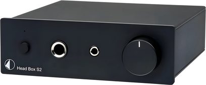 Hoogwaardige hoofdtelefoonvoorversterker Pro-Ject Head Box S2 zwart, schuin van voren gezien, rechthoekige behuizing, 2 jack-aansluitingen, draaiknop