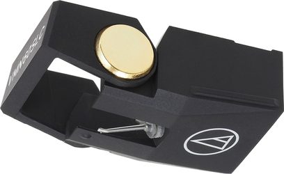 Schwarze Audio Technica VM760SLC Plattenspieler-Tonabnehmer-Zelle, Nahaufnahme von oben mit goldenem Diamanten und Nadelspitze