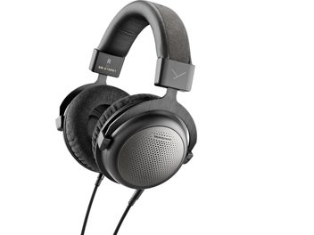 Offener HiFi-Kopfhörer Beyerdynamic T1, Dreiviertelansicht, graue Samt-Ohrpolster, gepolsterter Kopfbügel, geflochtene Kabel