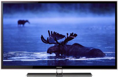Samsung UE40D6200 TV-skærm, der viser et billede af en elg i en sø med en anden elg i baggrunden