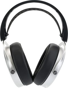 Hifiman HE600 ausinės, priekinio vaizdo, juodos dvigubos lanko formos su diržu, storos ovalios juodos ausinės pagalvėlės, sidabrinės metalinės apdailos